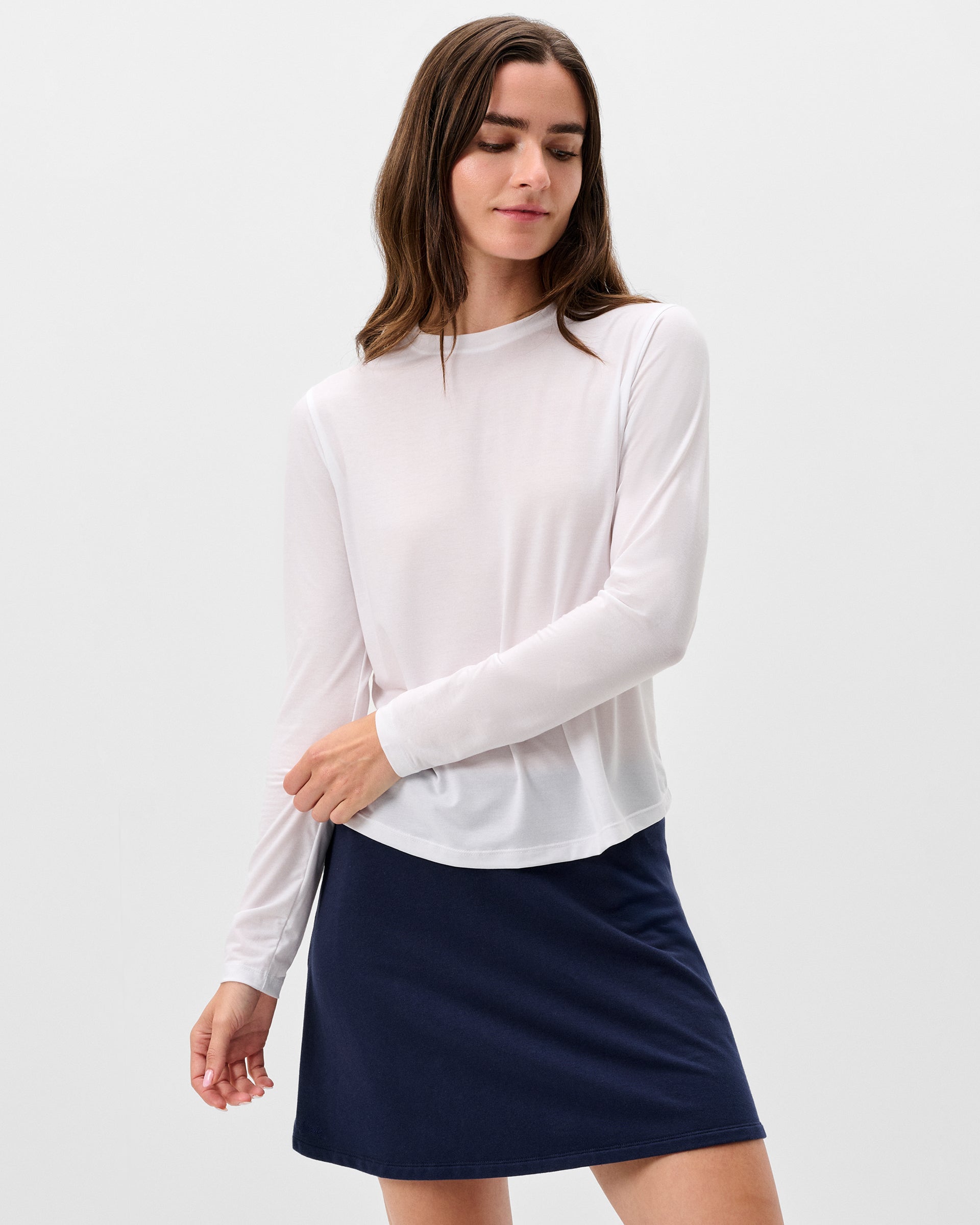SP26_WOMENS_OF_JWLT100030_COURSELONGSLEEVE_WHITE_006_b907dc0b-bffa-4a55-a115-4e2816b4ee49
